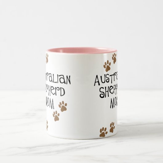 オーストラリアの羊飼いのお母さん ツートーンマグカップ (中央)