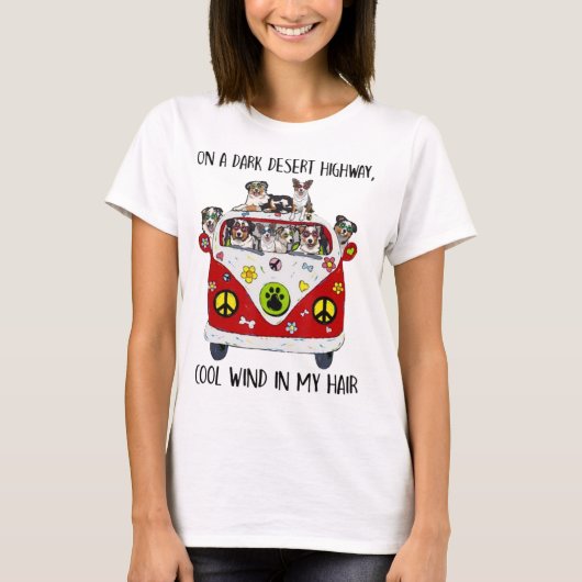 オーストラリアの羊飼カッコいいい犬が私の髪に風をうけるT-Shi Tシャツ (正面)