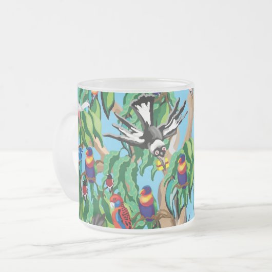 オーストラリアの鳥でいっぱいの木 フロストグラスマグカップ (正面左)