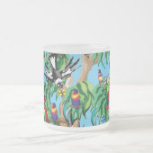 オーストラリアの鳥でいっぱいの木 フロストグラスマグカップ (中央)