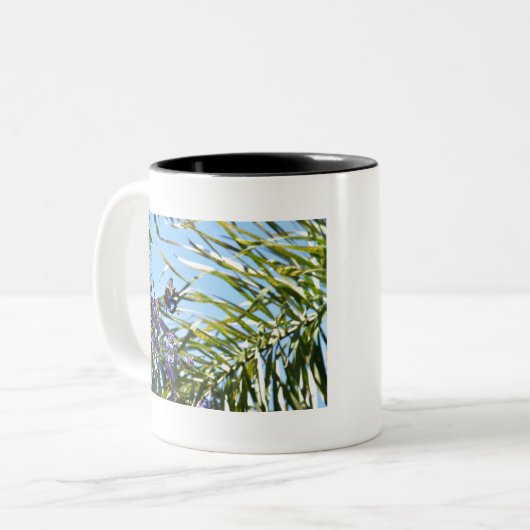 オーストラリアを飛行する時のユリシーズ・バタフライ ツートーンマグカップ (正面左)