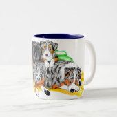 オーストラリアシェパードファミリー昼寝マグ ツートーンマグカップ (正面右)