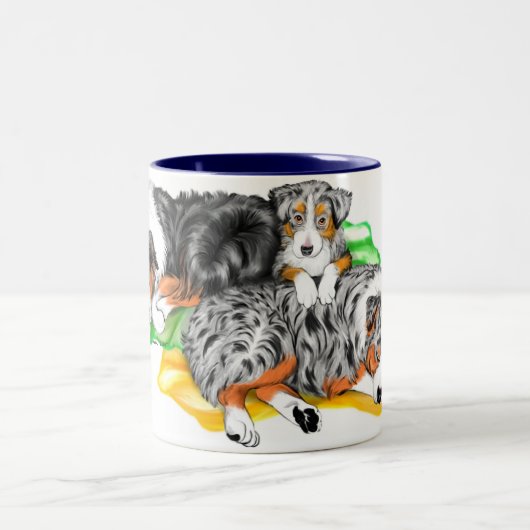 オーストラリアシェパードファミリー昼寝マグ ツートーンマグカップ (中央)