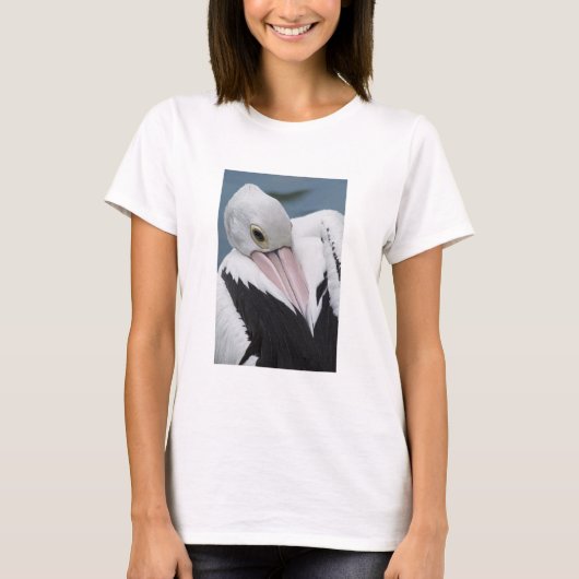 オーストラリアペリカンのクローズアップ Tシャツ (正面)