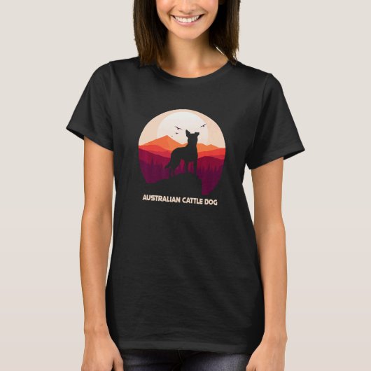 オーストラリアン・キャトル・ドッグと山 高級 Tシャツ (正面)