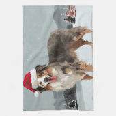 オーストラリアン・シェパードの犬と雪のクリスマス キッチンタオル (縦)