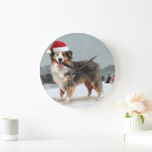 オーストラリアン・シェパードの犬と雪のクリスマス ラージ壁時計 (ホーム)