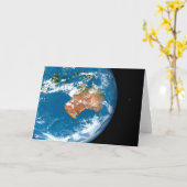 オーストラリア上空に雲を見せる惑星の地球。 カード (黄色い花)