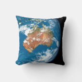 オーストラリア上空に雲を見せる惑星の地球。 クッション (正面)