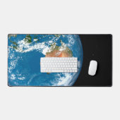 オーストラリア上空に雲を見せる惑星の地球。 デスクマット (キーボード&マウス)