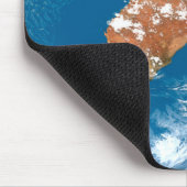 オーストラリア上空に雲を見せる惑星の地球。 マウスパッド (コーナー)