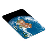 オーストラリア上空に雲を見せる惑星の地球。 マグネット (右側)