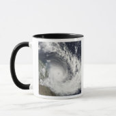 オーストラリア上空の熱帯低気圧のハミッシュ マグカップ (左)