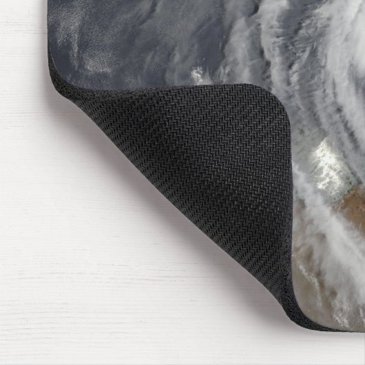 オーストラリア上空の熱帯低気圧2 マウスパッド (コーナー)