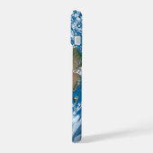 オーストラリア上空の雲を見せる地球 iPhone 15ケース (左側面)