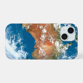 オーストラリア上空の雲を見せる地球 iPhone 15ケース (裏面横)