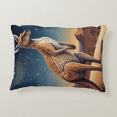 オーストラリア先住民をテーマにしたカンガルーのシーン アクセントクッション (裏面)