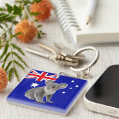 オーストラリア国旗を掲げたコアラ キーホルダー (正面右)