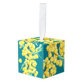 オーストラリア産のガラガラの花 キューブオーナメント (正面アングル)