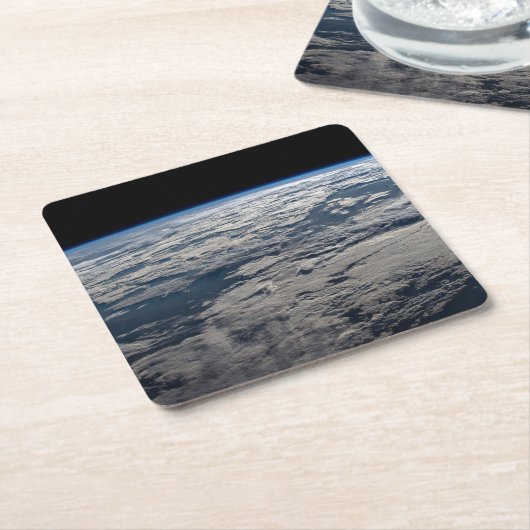 オーストラリア西部の曇り空の上の地球の四肢。 スクエアペーパーコースター (アングル)