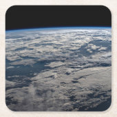 オーストラリア西部の曇り空の上の地球の四肢。 スクエアペーパーコースター (正面)