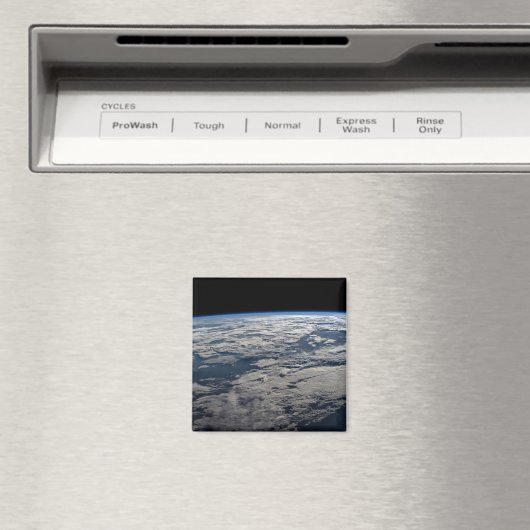 オーストラリア西部の曇り空の上の地球の四肢。 マグネット (インサイチュ (食洗機))