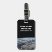 オーストラリア西部の曇り空の上の地球の四肢。 ラゲッジタグ (正面縦)