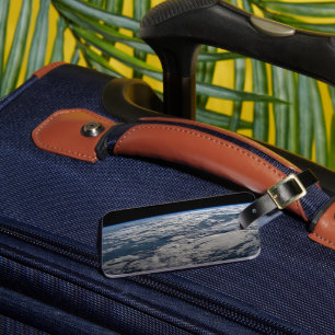 オーストラリア西部の曇り空の上の地球の四肢。 ラゲッジタグ