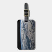 オーストラリア西部の曇り空の上の地球の四肢。 ラゲッジタグ (正面縦)