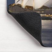 オーストラリア、シドニー。オペラハウスアットナイトオン マウスパッド (コーナー)