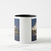 オーストラリア、シドニー。オペラハウス マグカップ (中央)