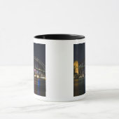 オーストラリア、シドニー。シドニー港は夜。 マグカップ (中央)