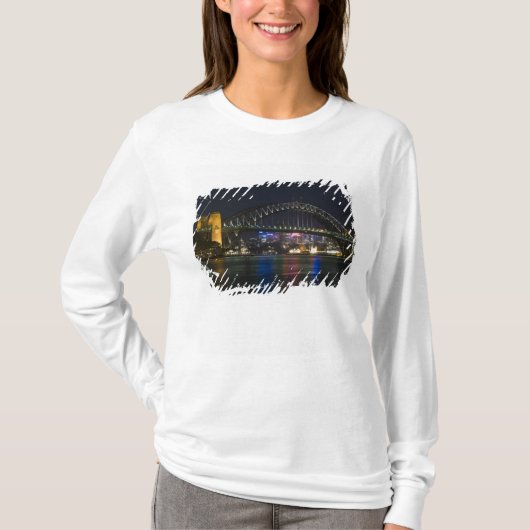 オーストラリア、シドニー。夜のシドニー港。 Tシャツ (正面)