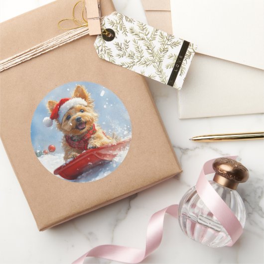 オーストラリア・テリアのスレッジで雪のクリスマスを過ごす ラウンドシール (ギフト)