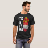 オーストリアとマケドニアのミックスDNA遺伝旗 Tシャツ (正面フル)