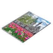 オーストリアのウィーンにある春の聖チャールズ教会 ノートブック (左側)