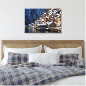 オーストリアのハルスタットにある木製の湖畔の家 キャンバスプリント (インサイチュ (寝室))