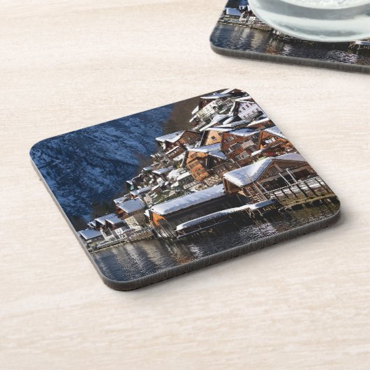 オーストリアのハルスタットにある木製の湖畔の家 コースター (左側)