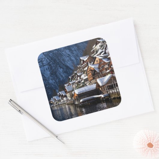 オーストリアのハルスタットにある木製の湖畔の家 スクエアシール (封筒)