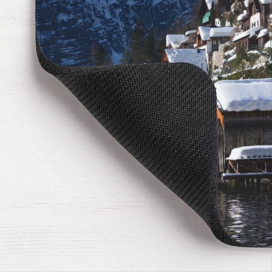 オーストリアのハルスタットにある木製の湖畔の家 マウスパッド (コーナー)