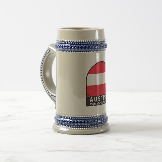 オーストリア国旗のエンブレム動揺してヴィンテージ  ビールジョッキ (正面左)