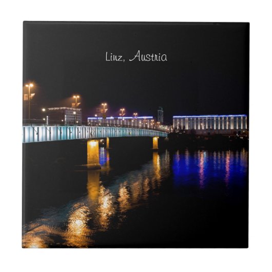 オーストリア，リンツ タイル (正面)