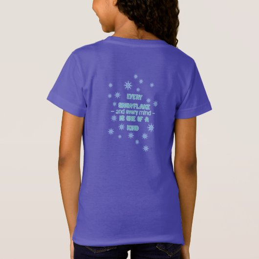 オースムな冬 - 唯一無二の雪の結晶のキリン Tシャツ (裏面)