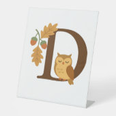 オータムアルファベットモノグラム文字D – オークL付きフクロウ 台座サイン (正面)