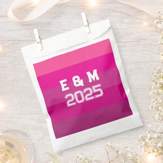 オーダーメイドのイニシャルと年 フェイバーバッグ (クリップ留めされた状態)