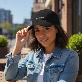 オーダーメイドのウェディングギフト　ハネムーングッズ 刺繍入りキャップ