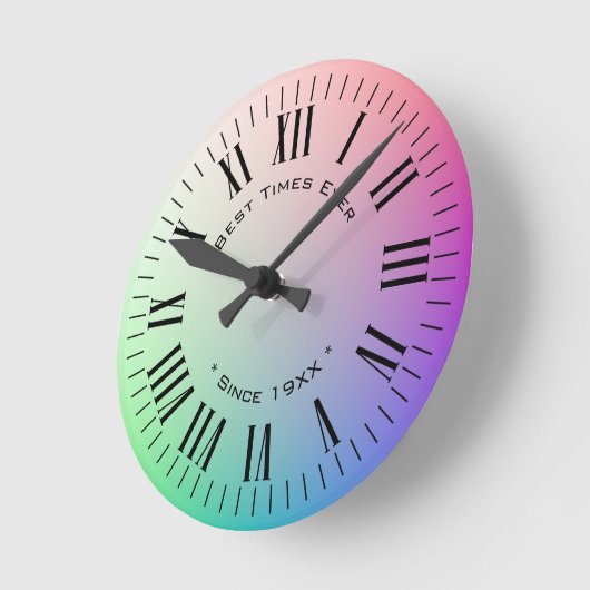 オーダーメイドのモダンなローマ数字、カラフルな虹 ラウンド壁時計 (傾斜)
