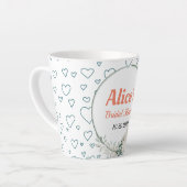 オーダーメイドのモダンな花フレーム付きブライズシャワー カフェラテマグ (左アングル)