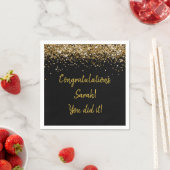 オーダーメイドの卒業パーティー ブラック&ゴールド スタンダードカクテルナプキン (インサイチュ)