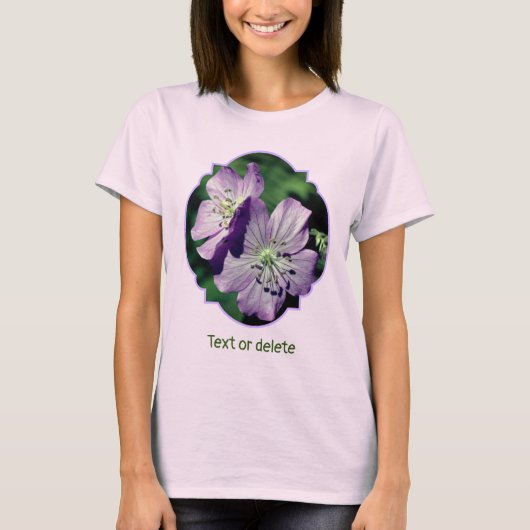 オーダーメイドの可愛らしい紫のゼラニウムの花ペア Tシャツ (正面)